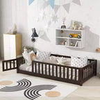 Lit au sol pour tout-petits format jumeau, Lit Montessori moderne en bois avec barrières de sécurité et porte pour chambre d'enfant