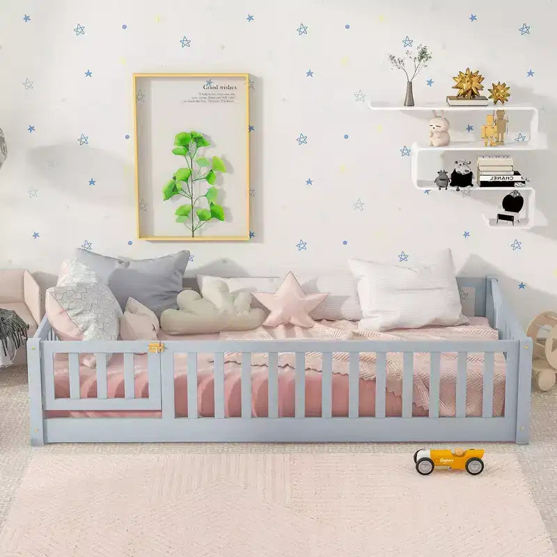 Lit au sol pour tout-petits format jumeau, Lit Montessori moderne en bois avec barrières de sécurité et porte pour chambre d'enfant